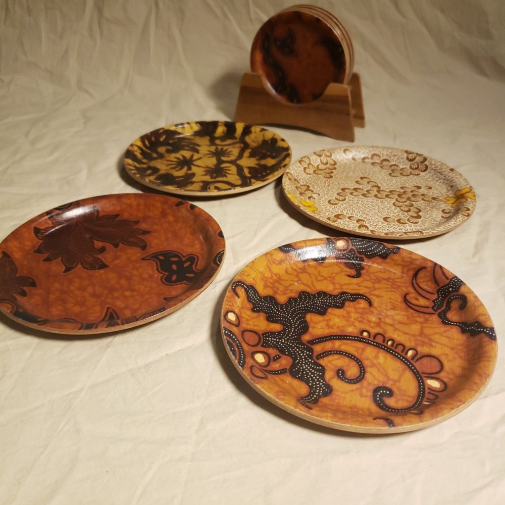 Vintage set of 4 mismatched wood plates
